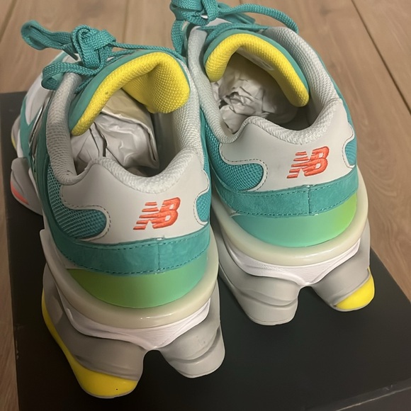 New Balance 9060 DTLR Exclusive - Picture 5 of 6